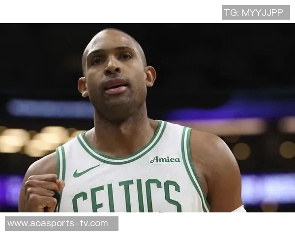 霍福德融入勇士文化全力以赴展现团队协作精神 霍福德融入勇士文化全力以赴展现团队协作精神