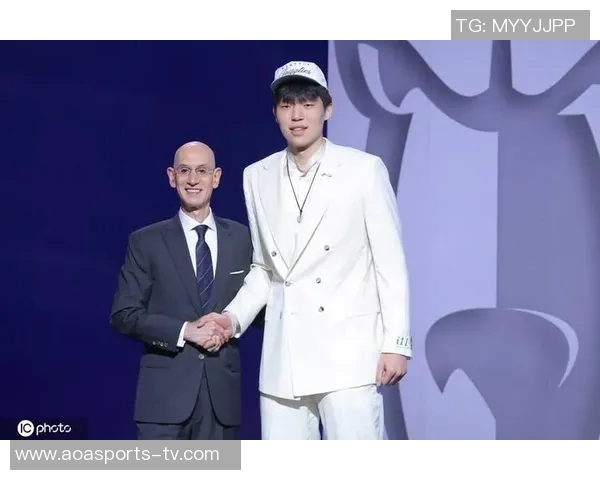 美记感慨杨瀚森泪洒赛场表现不佳却更加看好他的未来发展 美记感慨杨瀚森泪洒赛场表现不佳却更加看好他的未来发展