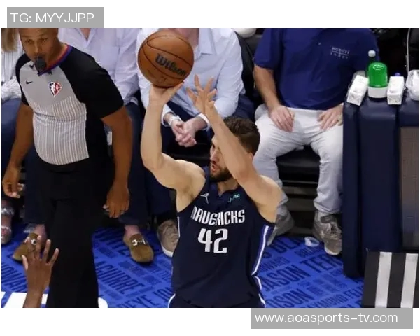 迈克尔波特火力全开22投13中三分5记独揽31分8篮板3助攻表现惊艳 迈克尔波特火力全开22投13中三分5记独揽31分8篮板3助攻表现惊艳