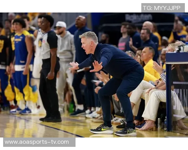 科尔强调防守策略通过大个子限制小卡的出手机会