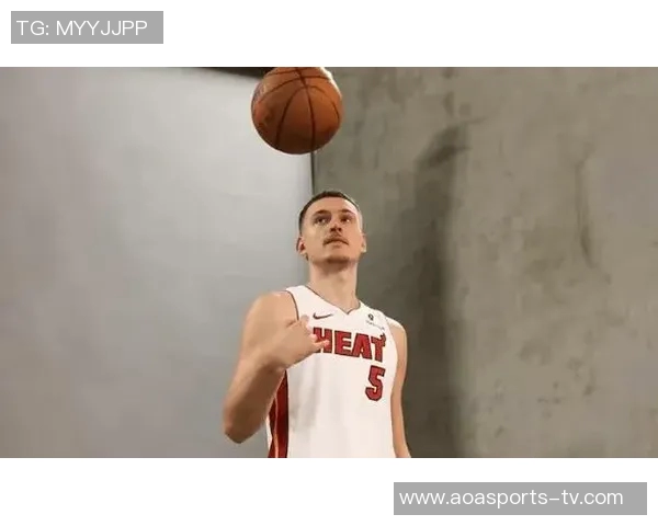 约维奇强调球队需团结合作打造快速节奏篮球风格如同步行者