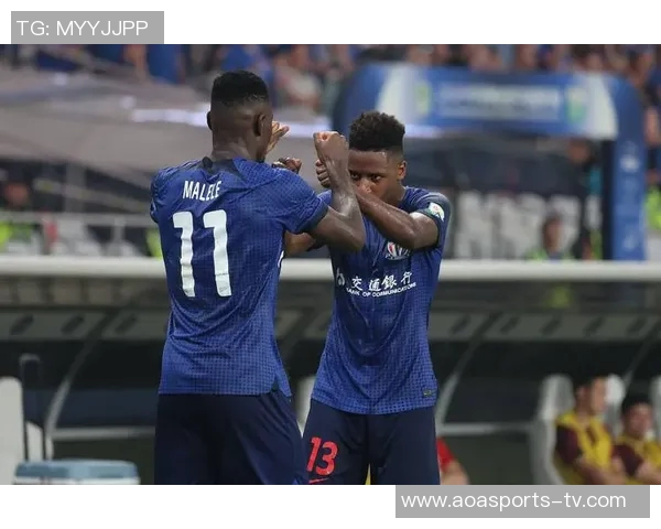 申花上赛季与海港争冠失利本赛季再度追赶仅差2分屈居亚军 申花上赛季与海港争冠失利本赛季再度追赶仅差2分屈居亚军