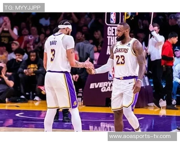 浓眉出战24分钟表现平平12分4板1助正负值惨淡24 浓眉出战24分钟表现平平12分4板1助正负值惨淡24